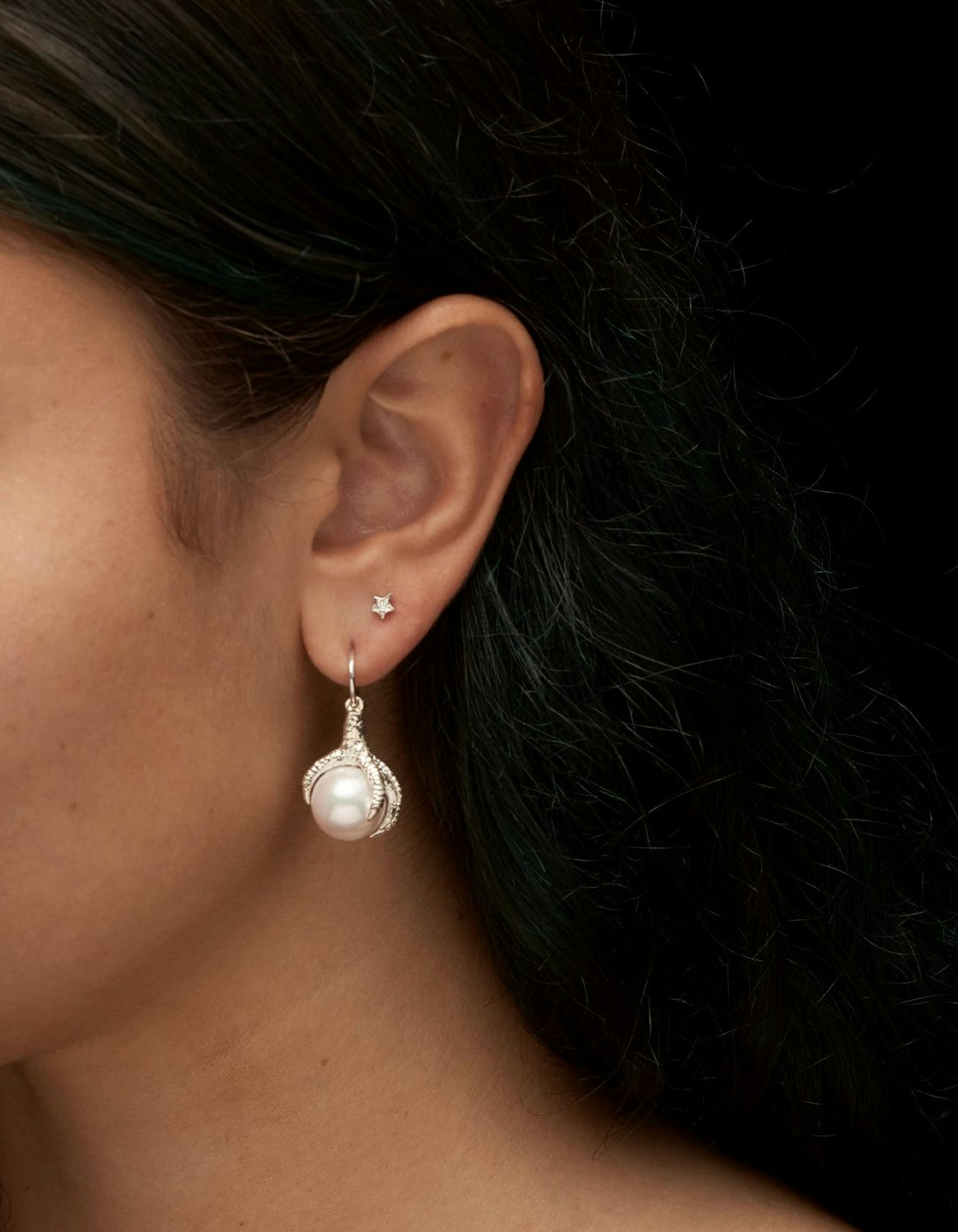 Big Claw Pearl Earring-image-1